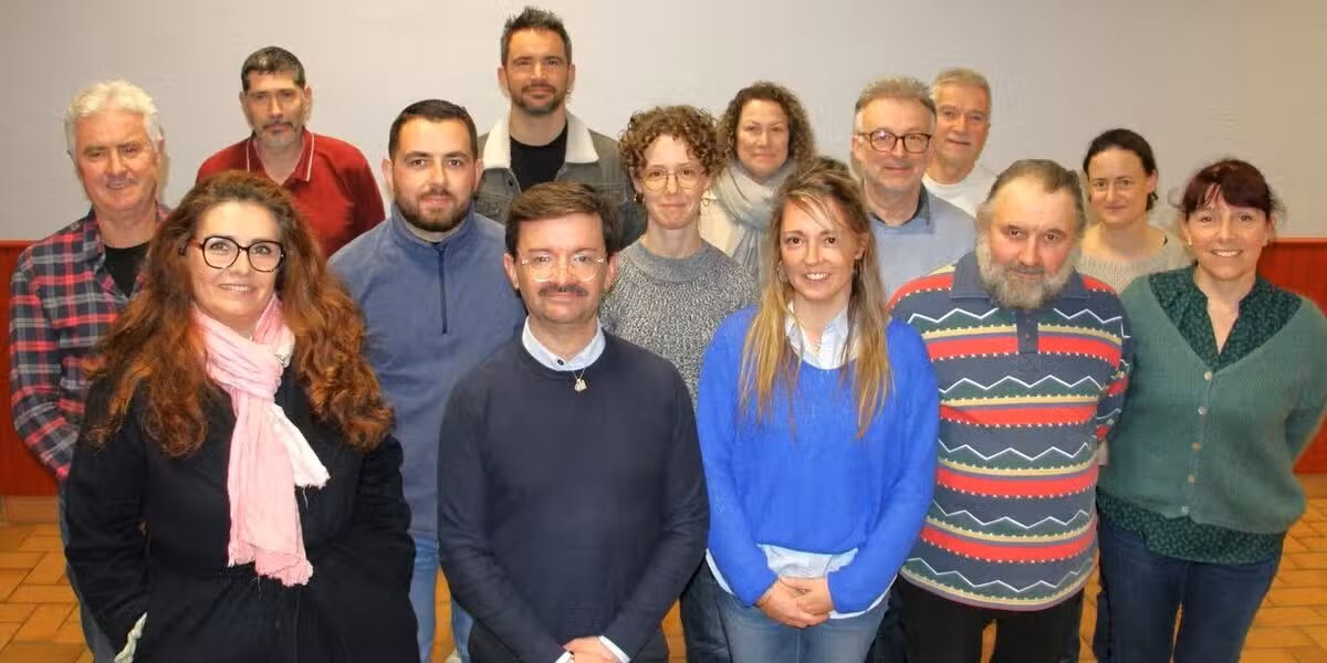 Stéphane Rebeyrol (au premier plan) et une partie de ses colistiers.